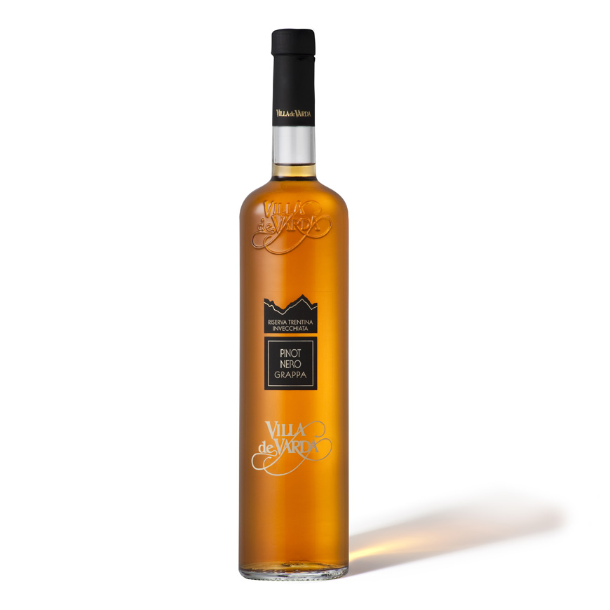 grappa pinot nero riserva villa de varda